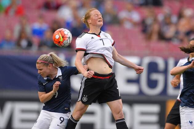 Fußball, Damen, Länderspiel, Deutschland - Frankreich March 3, 2016 - Tampa, Florida, USA - Germany midfielder Melanie Behringer (7) goes airborne over French forward Eugenie Le Sommer (9) during the She Believes Cup at Raymond James Stadium on March 3, 2016 in Tampa, Florida. Germany won the game 1-0. Germany vs France - ZUMAm63_