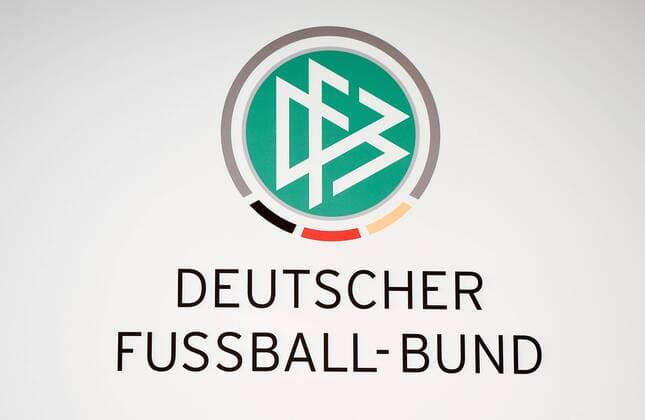 04.03.2016, xfux, Fussball DFB Pressekonferenz Freshfields Report, emspor, v.l. DFB Logo, Logo Deutscher Fussballbund Symbol, Feature