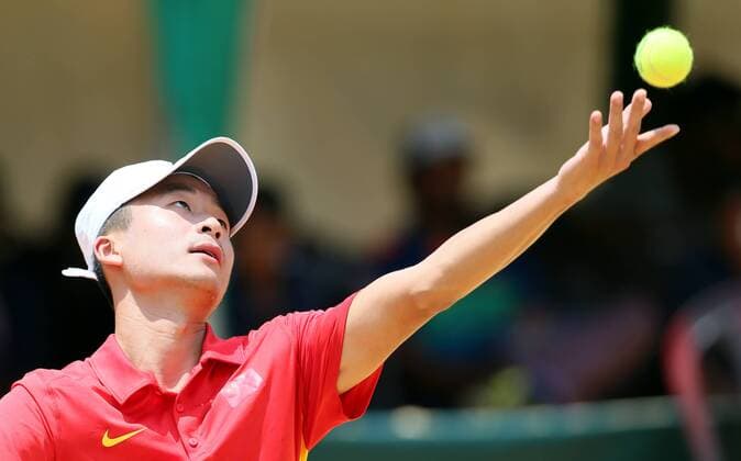 (160304) -- COLOMBO, March 4, 2016 -- Wu Di of China serves during his men s singles match against Yasir Khan of Pakistan during their Davis Cup World Asia Oceania Zone Group l first round singles tennis match in Colombo, Sri Lanka, on March 4, 2016. Wu won 3-1. ) (SP)SRI LANKA-COLOMBO-TENNIS-DAVIS CUP LixPeng 