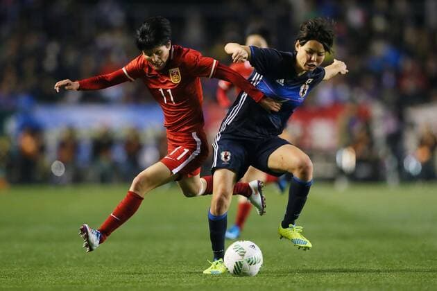 (L-R) Wang Shanshan (CHN), Saki Kumagai (JPN), MARCH 4, 2016 - Football Soccer : AFC Women s Olympic Football Tournament Rio 2016 Asian Qualifier Final Round match between Japan 1-2 China at Kincho Stadium, Osaka, Japan, Noxthirdxpartyxsales  (umqa034143)