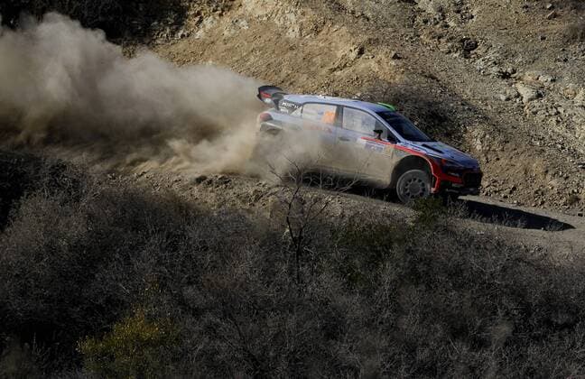 New Zealand Hayden Paddon drives his Hyundai N i20 WRC Motorsport Rallye WM during the first day of competition of the 13th Rally World Championship WM Weltmeisterschaft in Leon, Mexico, 04 March 2016. The event will run until next 06 March. 13TH RALLY WORLD CHAMPIONSHIP IN MEXICO !ACHTUNG: NUR REDAKTIONELLE NUTZUNG!  MX05 20160305-635927466627933817