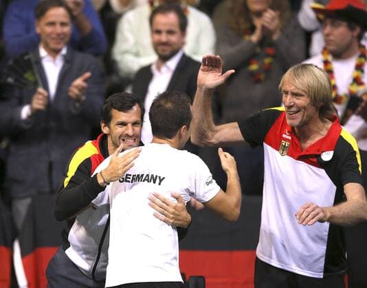 Foto : Winner Philipp Kohlschreiber ( GER ) defeats Rosol (CZE) in 5 sets , rechts Carlo Thränhardt Tennis Daviscup am Fr. 04.03.2016 Deutschland - Tschechien