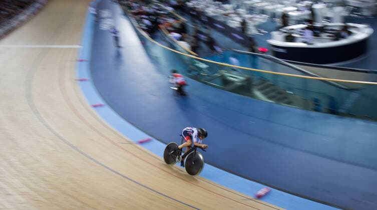 (160306) -- LONDON, March 6, 2016 -- Laura Trott of Great Britain competes in the Women s Omnium Individual Pursuit at the 2016 Track cycling Rad Radsport Bahnrad Bahn World Championships in London, Britain on March 5, 2016. ) (SP)BRITAIN-LONDON-TRACK CYCLING-WORLD CHAMPIONSHIPS-DAY 4 RichardxWashbrooke 