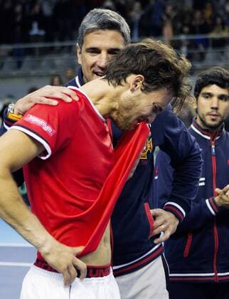 Tennis, Davis Cup, Portugal - Österreich TENNIS - ITF, Davis Cup, POR vs AUT GUIMARAES,PORTUGAL,06.MAR.16 - TENNIS - ITF, Davis Cup, Portugal vs Austria. Image shows the disappointment of Nuno Marques and Joao Sousa (POR). GEPAxpictures xMatthiasxHauer