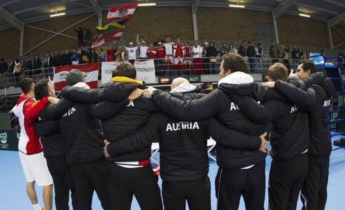 Tennis, Davis Cup, Portugal - Österreich TENNIS - ITF, Davis Cup, POR vs AUT GUIMARAES,PORTUGAL,06.MAR.16 - TENNIS - ITF, Davis Cup, Portugal vs Austria. Image shows team Austria and fans. GEPAxpictures xMatthiasxHauer