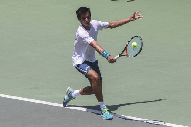Tennis, Davis Cup, Venezuela - Paraguay Paraguayan tennis player Hernando Escurra in action against Venezuelan Miguel Este during the first round of group 2 of American Zone of Davis Cup in Caracas, Venezuela, 06 March 2016. Miguel Este vs Hernando Escurra !ACHTUNG: NUR REDAKTIONELLE NUTZUNG!  CAR01 20160306-635928975324278007