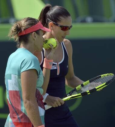 Spanish tennis players Anabel Medina (L) and Arantxa Parra (R) in action against Croatian Petra Marttic and US Maria Sanchez during the doubles final at Monterrey Open in Monterrey, Mexico, 6 March 2016. MONTERREY OPEN !ACHTUNG: NUR REDAKTIONELLE NUTZUNG!  20160306-635929050386028380