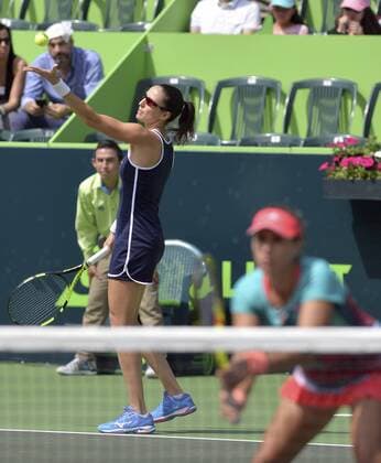 Spanish tennis players Anabel Medina (R) and Arantxa Parra (L) in action against Croatian Petra Marttic and US Maria Sanchez during the doubles final at Monterrey Open in Monterrey, Mexico, 6 March 2016. MONTERREY OPEN !ACHTUNG: NUR REDAKTIONELLE NUTZUNG!  20160306-635929050414108380