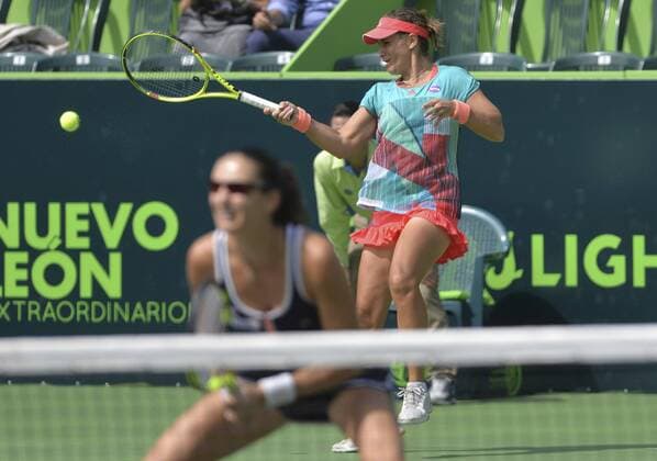 Spanish tennis players Anabel Medina (R) and Arantxa Parra (L) in action against Croatian Petra Marttic and US Maria Sanchez during the doubles final at Monterrey Open in Monterrey, Mexico, 6 March 2016. MONTERREY OPEN !ACHTUNG: NUR REDAKTIONELLE NUTZUNG!  20160306-635929051690188380