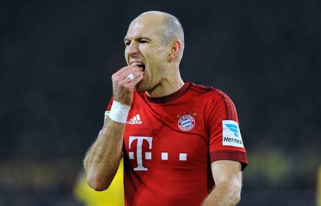 Fussball, Bundesliga, Deutschland, Herren, Saison 2015 2016, 25. Spieltag, Signal Iduna Park Dortmund: Bor. Dortmund, BVB (gelb) - FC Bayern München, FCB (rot) 0:0; Arjen Robben (FCB). Aktion, Einzelbild.