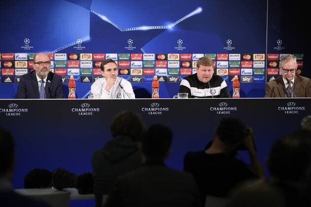 Bilder des Tages - Sport Gent s press officer Marc Van Lysebetten, Gent s Sven Kums, Gent s head coach Hein Vanhaezebrouck and the Dutch-German translator pictured during a press conference PK Pressekonferenz of Belgian first league soccer team KAA Gent, Monday 07 March 2016 in Wolfsburg, Germany. Gent is preparing for the return leg of the 1 8 finals of the UEFA Champions League competition against German club VfL Wolfsburg Tomorrow. Wolfsburg won the first leg 2-3. YORICKxJANSENS  x04806705x
