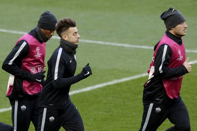 AS Roma s striker Stephan El Shaarawy (c), midfielder Francesco Totti (R) and Brazilian defender Maicon (L) during the training of the team held at Santiago Bernabeu stadium in Madrid, Spain, 07 March 2016, on the eve of the Champions League round of 16 second leg match against Real Madrid. AS Roma s training !ACHTUNG: NUR REDAKTIONELLE NUTZUNG!  20160307-635929764646320468