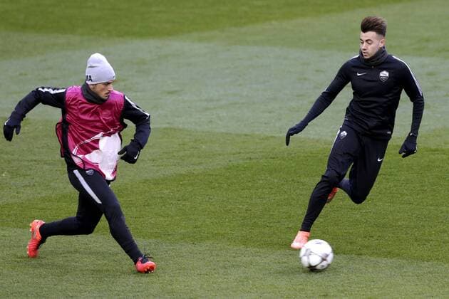 Bilder des Tages - Sport AS Roma s striker Stephan El Shaarawy (R) and midfielder Alessandro Florenzi (R) during the training of the team held at Santiago Bernabeu stadium in Madrid, Spain, 07 March 2016, on the eve of the Champions League round of 16 second leg match against Real Madrid. AS Roma s training !ACHTUNG: NUR REDAKTIONELLE NUTZUNG!  20160307-635929763986128468