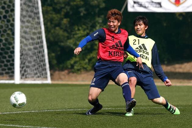 Fußball, Nationalteam, Training Japan (L-R) Takuma Asano, Yosuke Kashiwagi (JPN), MARCH 8, 2016 - Football Soccer : Japan national team Nationalteam Official Training camp in Frontier soccer field, Chiba, Japan. Noxthirdxpartyxsales  (ipha019555)