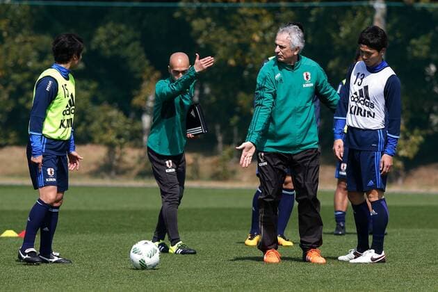 Fußball, Nationalteam, Training Japan (L-R) Vahid Halilhodzic, Masato Morishige (JPN), MARCH 8, 2016 - Football Soccer : Japan national team Nationalteam Official Training camp in Frontier soccer field, Chiba, Japan. Noxthirdxpartyxsales  (ipha019574)