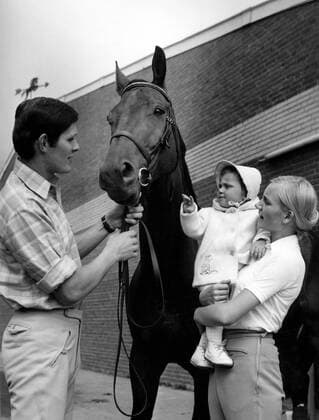 Gert Wiltfang (BR Deutschland) mit seinem Pferd Wimpel, Tochter Yvonne und Ehefrau Rita