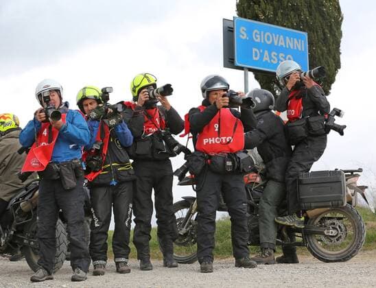 RADSPORT - Strade Bianche - 05.03.2016, Die Fotografen warten auf das Peloton, -