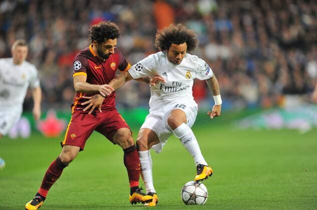 Fußball, Champions League, Real Madrid - AS Rom Marcelo (Real Madrid) and Mohamed Salah1 compete for the ball during the UEFA Champions League Group A match between Real Madrid and AS Roma played at Estadio Santiago Bernabeu, Madrid - FOTO : J.M.Colomo  xJ.M.Colomox xx