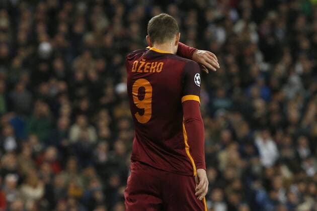 Roma s forward Edin Dzeko reacts during the Champions League round 16 match held at Santiago Bernabeu stadium in Madrid, Spain, 8 March 2016. REAL MADRID VS ROMA !ACHTUNG: NUR REDAKTIONELLE NUTZUNG!  GRA423 20160308-635930685399084140