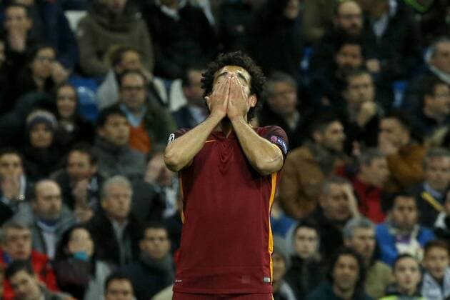Fußball, Champions League, Real Madrid - AS Rom Roma midfielder Mohamed Salah reacts during the Champions League round 16 match held at Santiago Bernabeu stadium in Madrid, Spain, 8 March 2016. REAL MADRID VS ROMA !ACHTUNG: NUR REDAKTIONELLE NUTZUNG!  GRA423 20160308-635930693285376140
