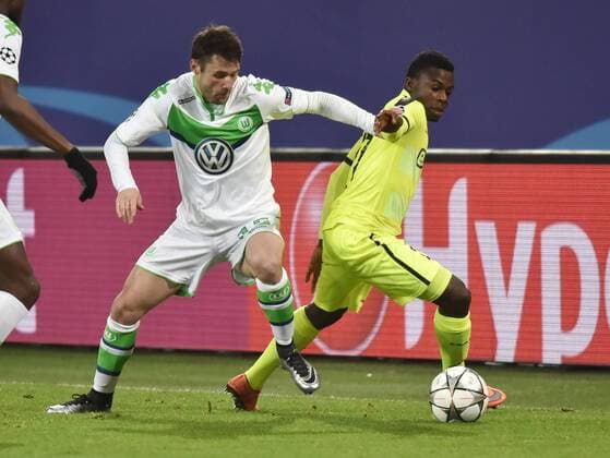 08.03.2016, Fussball, Saison 2015 2016, Champions League, Achtelfinale, VfL Wolfsburg - KAA Gent, Christian Traesch, Christian Träsch (VfL Wolfsburg), li., gegen Moses Simon (KAA Gent)