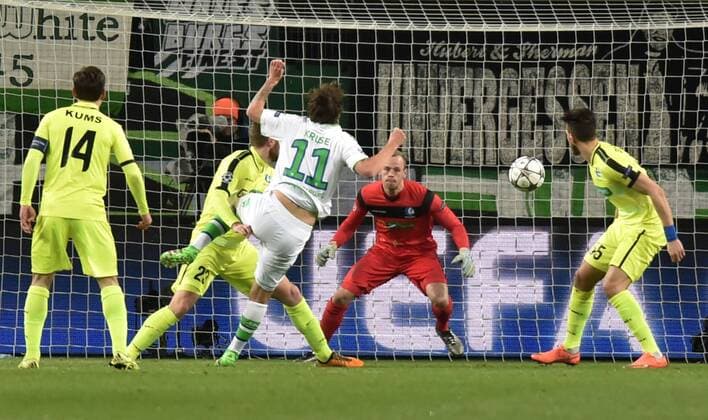 08.03.2016, Fussball, Saison 2015 2016, Champions League, Achtelfinale, VfL Wolfsburg - KAA Gent, Max Kruse (VfL Wolfsburg), mi., verfehlt mit diesem Schuss das Tor