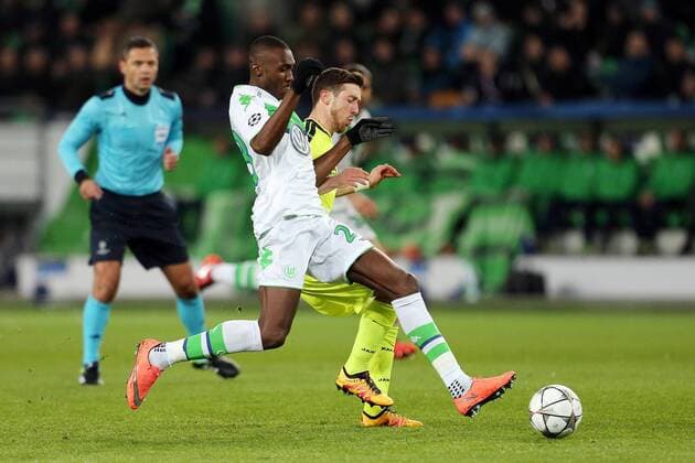 Wolfsburg, 8. März 2016 - Fußball, UEFA Champions League 2015 16, VfL Wolfsburg - KAA Gent: Josuha Guilavogui (VfL Wolfsburg, 23), Brecht Dejaegere (KAA Gent, 19) 