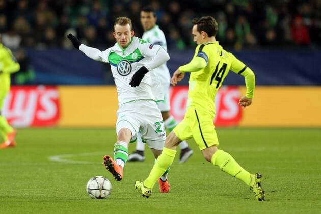 Wolfsburg, 8. März 2016 - Fußball, UEFA Champions League 2015 16, VfL Wolfsburg - KAA Gent: Maximilian Arnold (VfL Wolfsburg, 27), Sven Kums (KAA Gent, 14) 