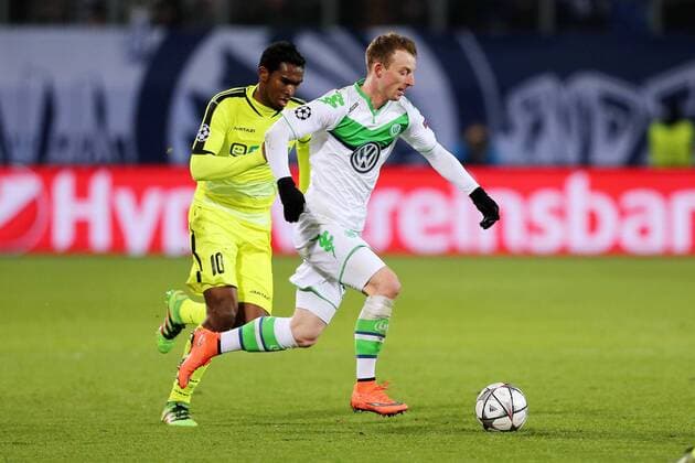 Wolfsburg, 8. März 2016 - Fußball, UEFA Champions League 2015 16, VfL Wolfsburg - KAA Gent: Maximilian Arnold (VfL Wolfsburg, 27), Renato Cardoso Porto Neto (KAA Gent, 10) 