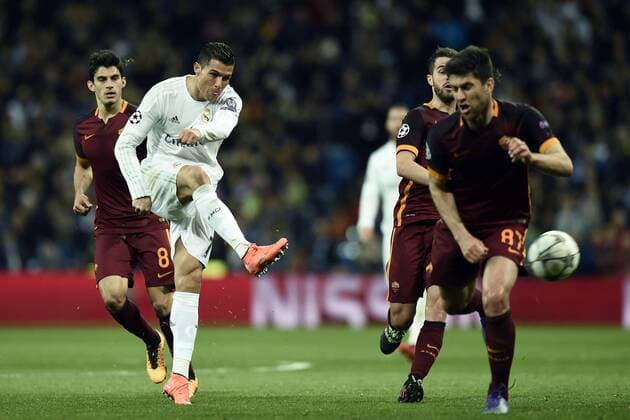 Fußball, Champions League 2015 2016, Real Madrid - AS Rom Cristiano Ronaldo-Ervin Zukanovic 