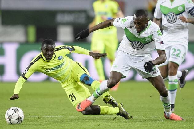 Gent s Nana Asare and Wolfsburg s Josuha Guilavogui fight for the ball during a soccer game between German team VfL Wolfsburg and Belgian club KAA Gent, the return game of the 1 8 final s of the UEFA Champions League competition, Tuesday 08 March 2016 in Wolfsburg, Germany. Wolfsburg won the first leg 2-3. YORICKxJANSENS  x04807160x