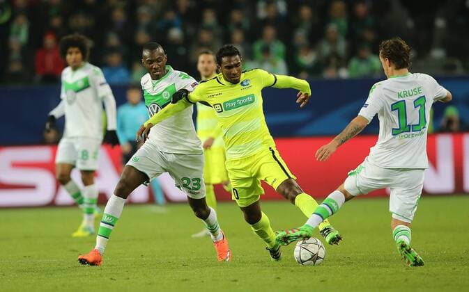 Josuha Guilavogui (VfL Wolfsburg), Renato Neto (KAA Gent), Max Kruse (VfL Wolfsburg), v.l.