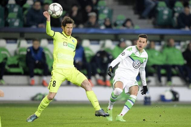 Gent s Thomas Matton and Wolfsburg s Julian Draxler fight for the ball during a soccer game between German team VfL Wolfsburg and Belgian club KAA Gent, the return game of the 1 8 final s of the UEFA Champions League competition, Tuesday 08 March 2016 in Wolfsburg, Germany. Wolfsburg won the first leg 2-3. YORICKxJANSENS  x04807318x