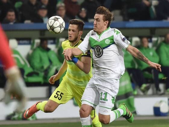 08.03.2016, Fussball, Saison 2015 2016, Champions League, Achtelfinale, VfL Wolfsburg - KAA Gent, Max Kruse (VfL Wolfsburg), re, gegen Rami Gershon (KAA Gent)