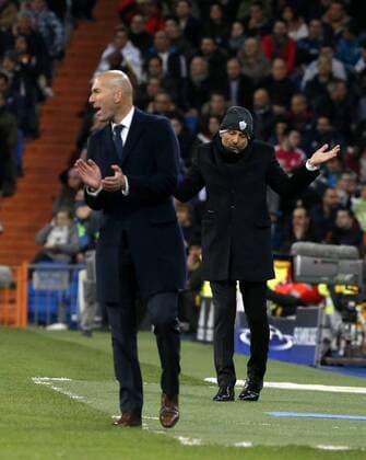 Real Madrid coach Zinedine Zidane (L) and Roma coach Luciano Spalletti react during the Champions League round 16 match held at Santiago Bernabeu stadium in Madrid, Spain, 8 March 2016. REAL MADRID VS ROMA !ACHTUNG: NUR REDAKTIONELLE NUTZUNG!  GRA423 20160308-635930715166293282