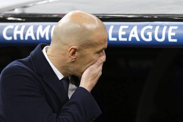 Real Madrid coach Zinedine Zidane reacts during the Champions League round 16 match held at Santiago Bernabeu stadium in Madrid, Spain, 8 March 2016. REAL MADRID VS ROMA !ACHTUNG: NUR REDAKTIONELLE NUTZUNG!  GRA423 20160308-635930715955178730