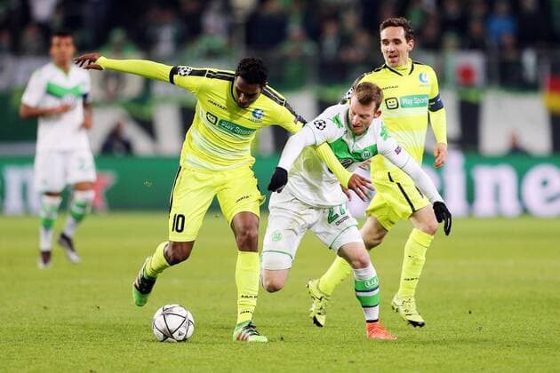 Wolfsburg, 8. März 2016 - Fußball, UEFA Champions League 2015 16, VfL Wolfsburg - KAA Gent: Renato Cardoso Porto Neto (KAA Gent, 10), Maximilian Arnold (VfL Wolfsburg, 27) 