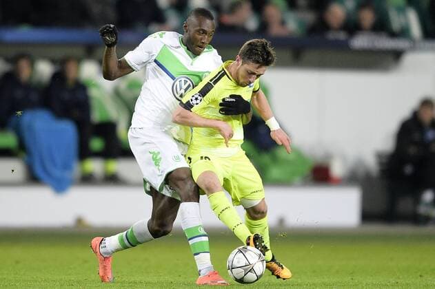 Wolfsburg s Josuha Guilavogui and Gent s Brecht Dejaegere fight for the ball during a soccer game between German team VfL Wolfsburg and Belgian club KAA Gent, the return game of the 1 8 final s of the UEFA Champions League competition, Tuesday 08 March 2016 in Wolfsburg, Germany. Wolfsburg won the first leg 2-3. YORICKxJANSENS  x04807355x