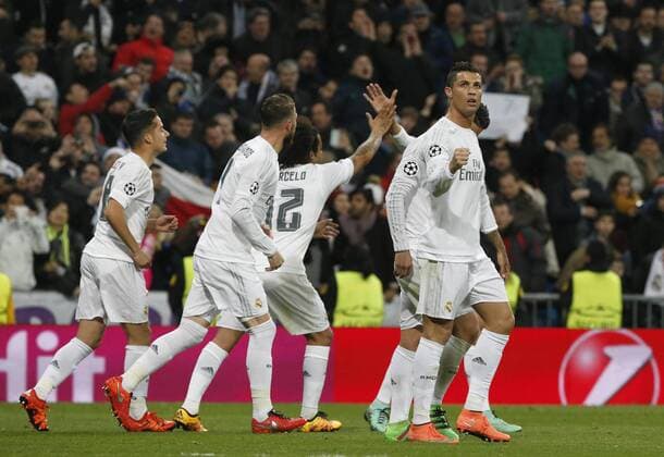 Real Madrid Portuguese forward Cristiano Ronaldo (R) celebrates the first goal before Roma during the Champions League round 16 match held at Santiago Bernabeu stadium in Madrid, Spain, 8 March 2016. REAL MADRID VS ROMA !ACHTUNG: NUR REDAKTIONELLE NUTZUNG!  GRA423 20160308-635930731819197061