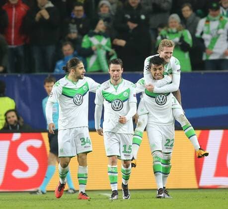 Torjubel 1-0 durch Andre Schuerrle (VfL Wolfsburg), v.l. Ricardo Rodriguez (VfL Wolfsburg), Christian Traesch (VfL Wolfsburg), Luiz Gustavo (VfL Wolfsburg), Andre Schuerrle (VfL Wolfsburg)
