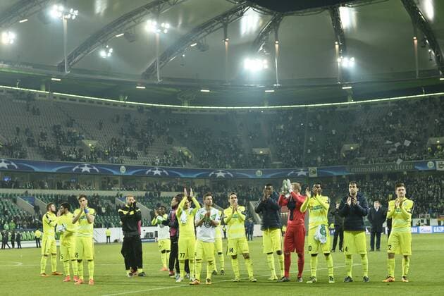 Team KAA Gent greeting the fans despite the defeat after the Champions League Round of 16, second leg match between VfL Wolfsburg and KAA Gent at the Volkswagen Arena in Wolfsburg, Germany. FOOTBALL : Wolfsbourg vs La gantoise - Ligue des Champions - 08 03 2016 PHOTONEWS PANORAMIC 