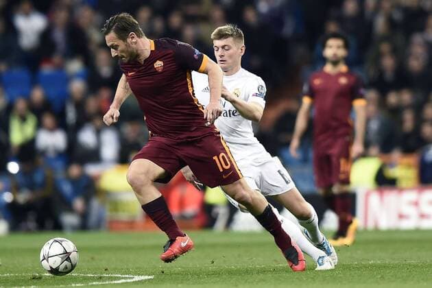 Fußball, Champions League, Real Madrid schlägt AS Rom 2:0 Fußball, Champions League 2015 2016, Real Madrid - AS Rom Francesco Totti-Toni Kroos 