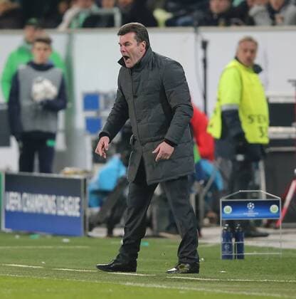 Torjubel Headcoach Dieter Hecking (VfL Wolfsburg)