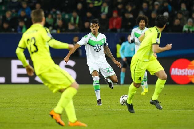 Luiz Gustavo (VfL Wolfsburg) - Champions League Achtelfinale Saison 2015-2016 VfL Wolfsburg vs. KAA Gent in der Volkswagen Arena in Wolfsburg - Aktion,Deutschland, Fussball, Mann,Männer,08.03.2016
