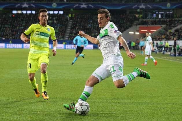 Max Kruse (VfL Wolfsburg) gegen Brecht Dejaegere (KAA Gent) - Champions League Achtelfinale Saison 2015-2016 VfL Wolfsburg vs. KAA Gent in der Volkswagen Arena in Wolfsburg - Aktion,Deutschland, Fussball, Mann,Männer,08.03.2016