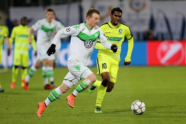 Wolfsburg, 8. März 2016 - Fußball, UEFA Champions League 2015 16, VfL Wolfsburg - KAA Gent: Maximilian Arnold (VfL Wolfsburg, 27), Renato Cardoso Porto Neto (KAA Gent, 10) 