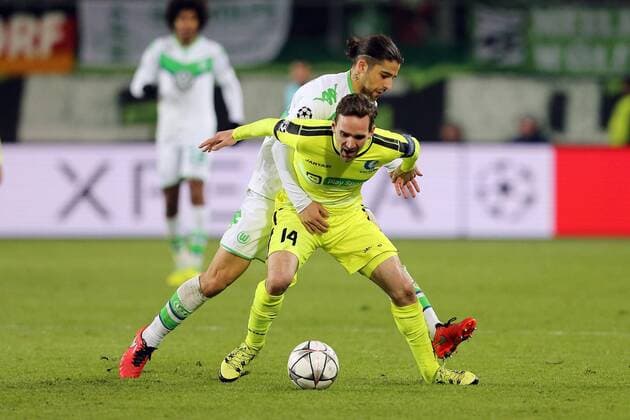 Wolfsburg, 8. März 2016 - Fußball, UEFA Champions League 2015 16, VfL Wolfsburg - KAA Gent: Sven Kums (KAA Gent, 14), Ricardo Rodriguez (VfL Wolfsburg, 34) 
