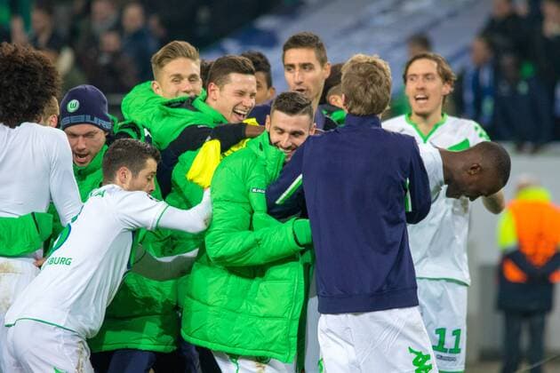 Fußball, UEFA Champions League, VfL Wolfsburg - KAA Gent; VfL WOlfsburg Jubel nach dem Spiel, Jubel über den Sieg, Freude, Emotion, Jubel. xtgx