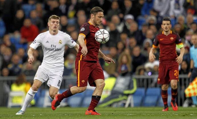 Second leg match of the 1 8 of the Champions League played between Real Madrid and AS Rom. In this picture, Totti and Kroos. xANGELxRIVEROx 