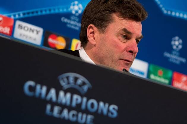 Bilder des Tages - SPORT Fußball, UEFA Champions League, VfL Wolfsburg - KAA Gent; Dieter Hecking (Cheftrainer Wolfsburg) Portrait, Porträt, Einzelbild Pressekonferenz, PK, Presserunde. xtgx